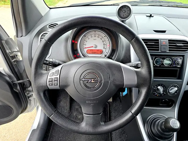 Opel Agila 1.2 Edition 2013 Benzine 20