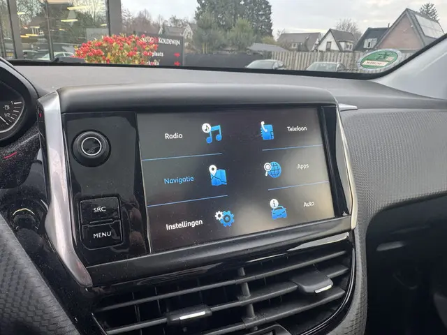 Peugeot 2008 Blue Lion 1.2 Puretech 110 2018 Benzine 18