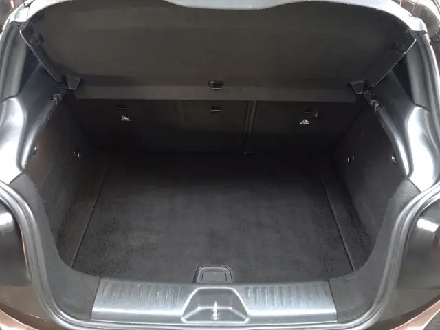 Mercedes-Benz A-Klasse 180 Prestige- 2015 Benzine 30