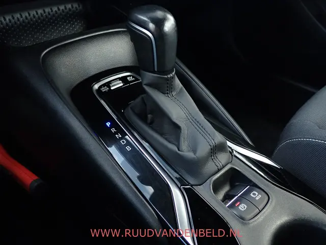 Toyota Corolla 1.8 Hybrid Business 2021 Hybride Benzine 27