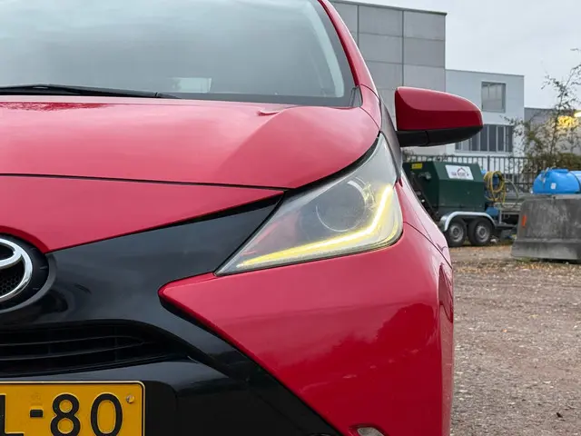 Toyota Aygo 1.0 VVT-i x-play/SIDE BARS 2015 Benzine 16