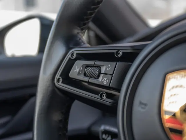 Porsche Taycan Performance 84 kWh 2023 Elektrisch 26