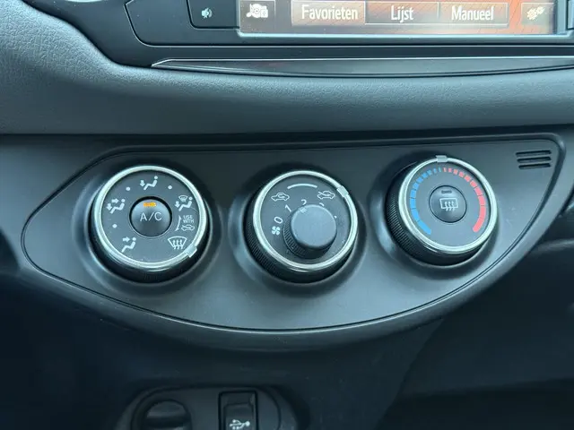 Toyota Yaris 1.0 VVT-i Aspiration 2016 Benzine 17