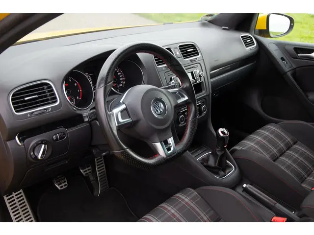 Volkswagen Golf 2.0 GTI UNIEK Nette Auto 2012 Benzine 4