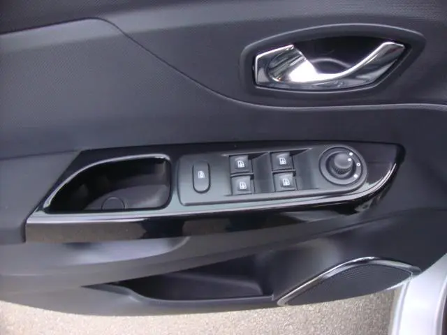 Renault Captur 0.9 TCe Dynamique (NAVI ) 2013 Benzine 6