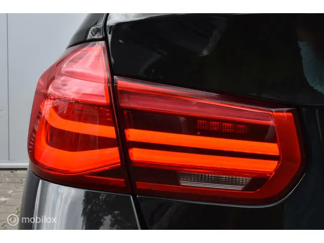 BMW 3 Serie Touring 320i Corporate Lease 2018 Benzine 31