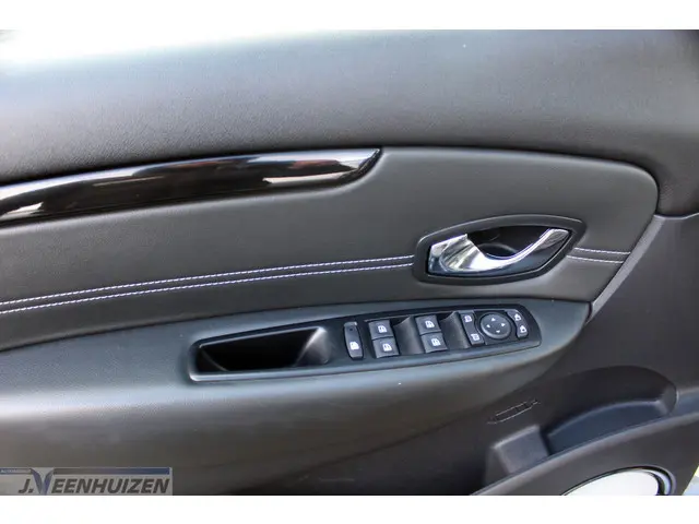 Renault Scénic 1.2 TCe Bose 2015 Benzine 17