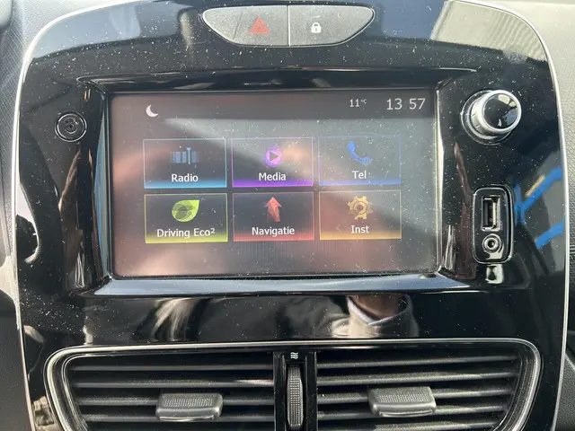 Renault Clio Estate 0.9 TCe Limited 2018 Benzine 9