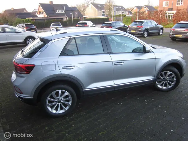 Volkswagen T-Roc 1.5 TSI Life Business 2023 Benzine 4