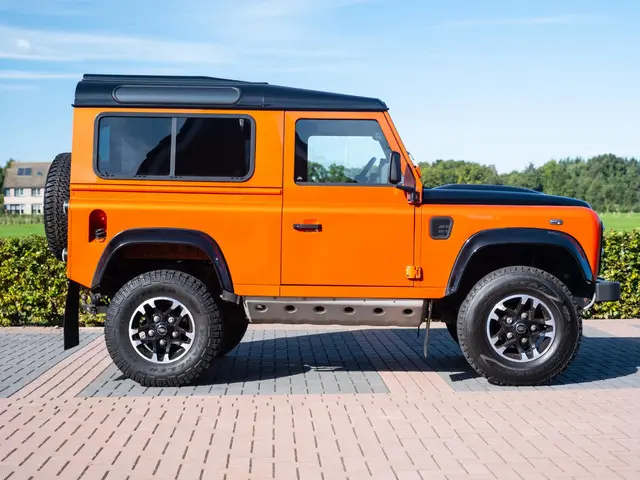 Land Rover Defender 2.2 D SW 90" XTech 2015 Diesel 25