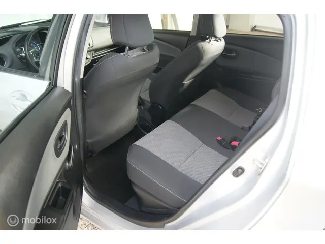 Toyota Yaris 1.5 Hybrid Aspiration 2016 Hybride Benzine 6