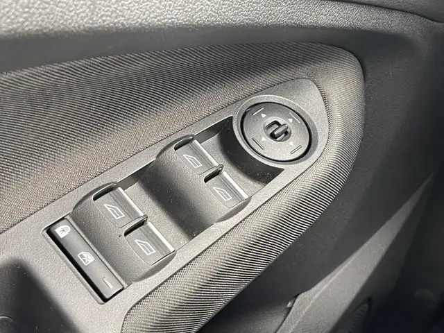 Ford C-MAX 1.0 Ecoboost Titanium 125pk 2015 Benzine 25
