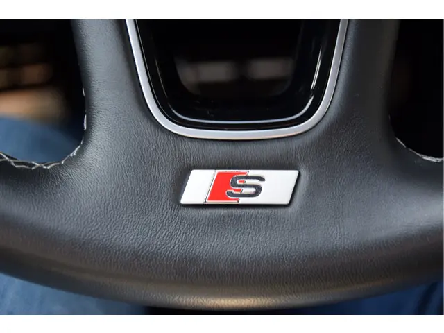 Audi A4 Avant 40 TFSI quattro S edition 2022 Benzine 38