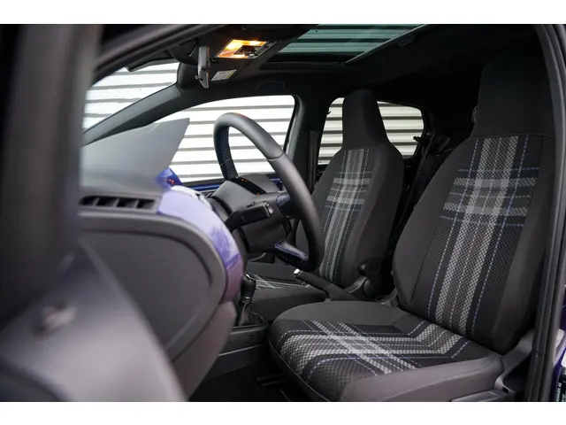 Volkswagen up! 1.0 high up! 2015 Benzine 8
