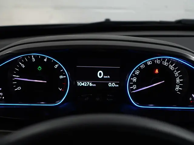 Peugeot 2008 1.2 PureTech Féline- 2016 Benzine 16