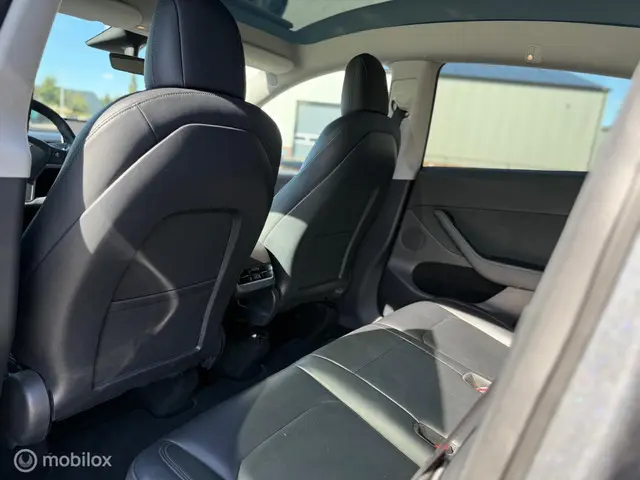 Tesla Model Y Long Range AWD 75 kWh 2021 Elektrisch 13