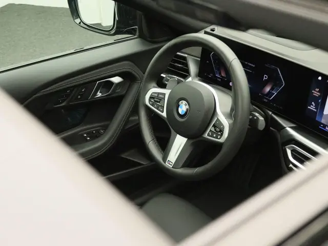 BMW 2 Serie 220i Coupé 2024 Benzine 34