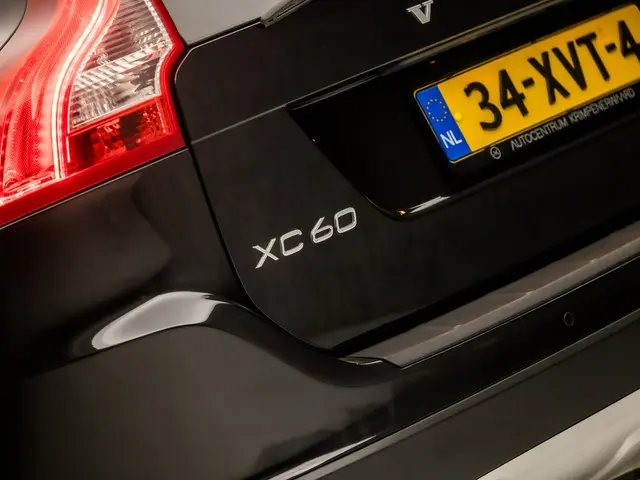 Volvo XC60 2.0 T5 Luxury Sport 2012 Benzine 24