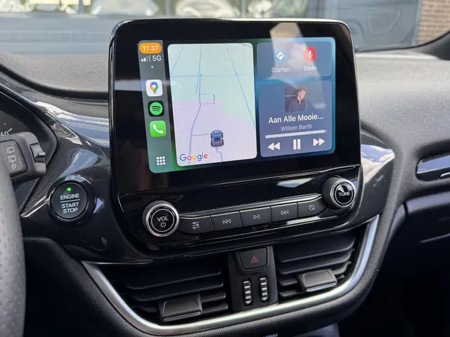 Ford Fiesta 1.0 ECOBOOST HYBRID ST-LINE X 2021 Benzine 25