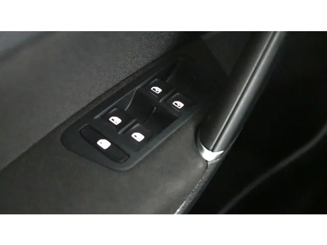 Volkswagen e-Golf 36kWh / 136pk E-DITION 2020 Elektrisch 13