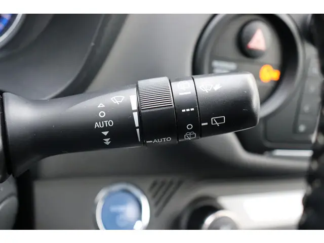 Toyota Yaris 1.5 Hybrid Trend 2017 Hybride Benzine 16