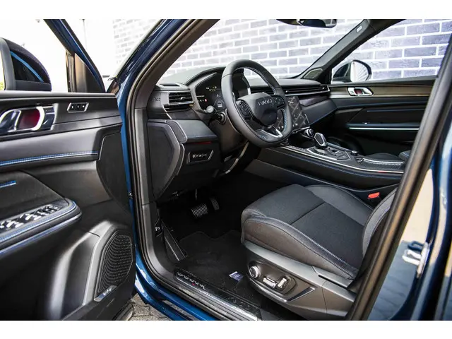 Lynk & Co 01 1.5 Business Edition 2025 Hybride Benzine 18