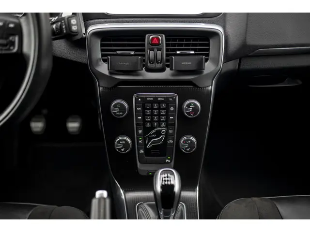 Volvo V40 T3 Benzine R-Design 2017 Benzine 11