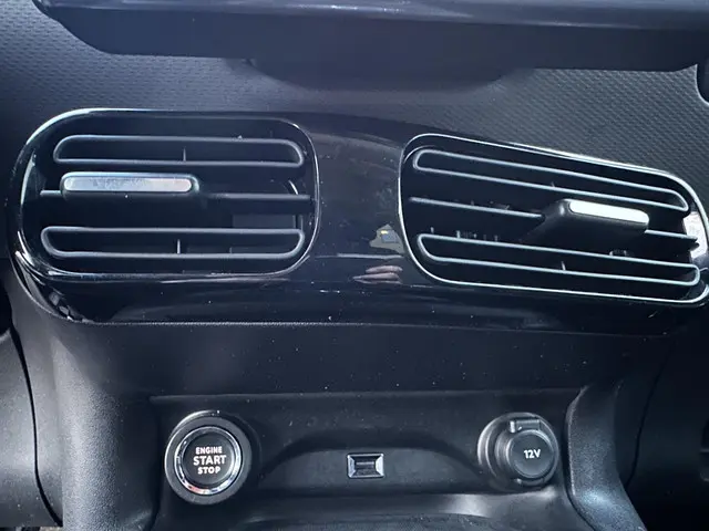 Citroën C4 Cactus 1.2 PureTech Shine 2019 Benzine 17