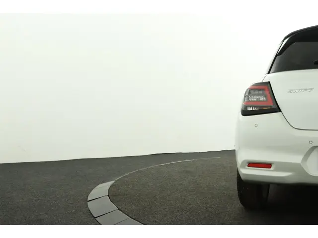 Suzuki Swift 1.2 Select Smart Hybrid 2025 Benzine 41