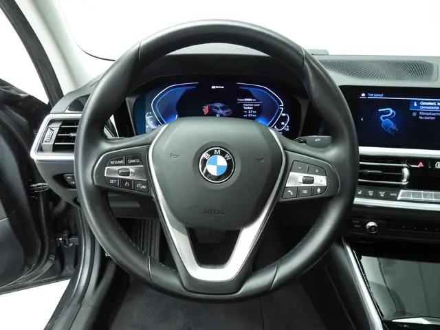 BMW 3 Serie Sedan 330e 2019 Hybride Benzine 12