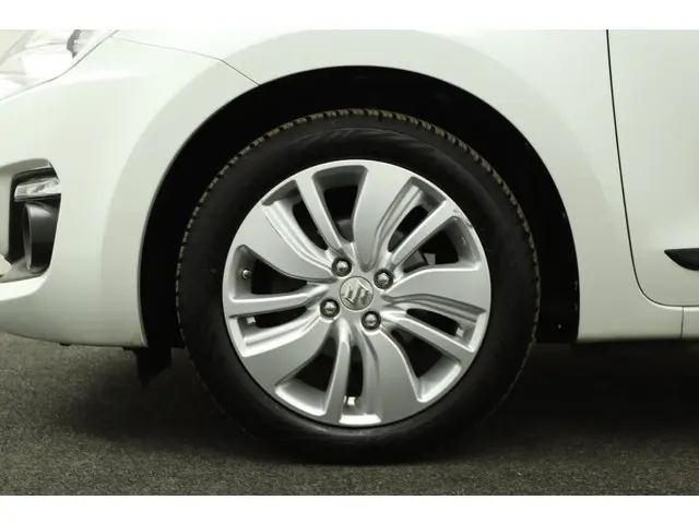 Suzuki Swift 1.2 Select 2019 Benzine 38