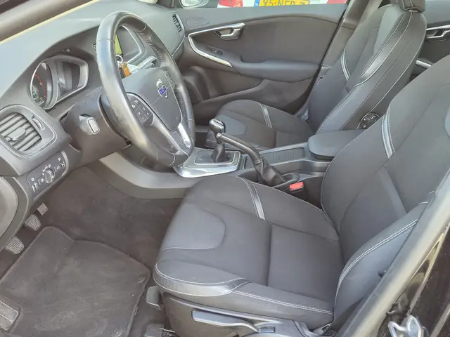 Volvo V40 2.0 D2 Momentum Business 2015 Diesel 9