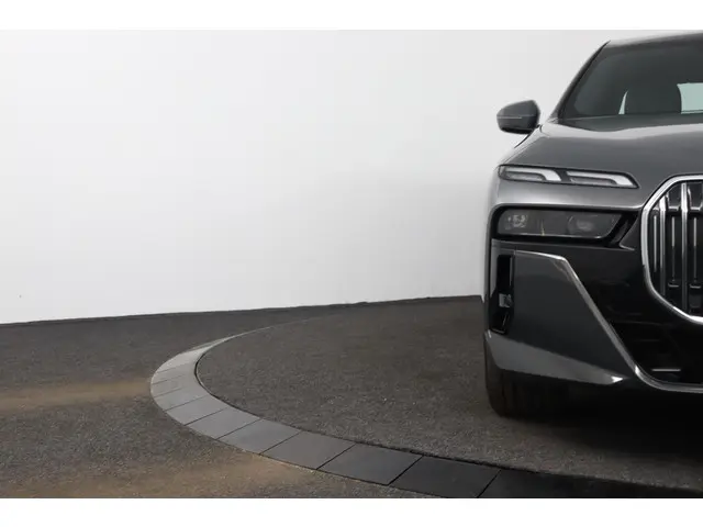 BMW 7 Serie 750e xDrive 2024 Hybride Benzine 28