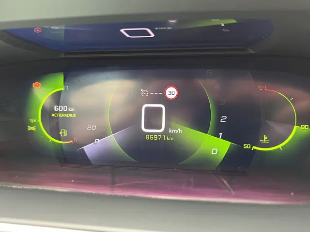 Peugeot 2008 PureTech 100 Allure 2021 Benzine 18