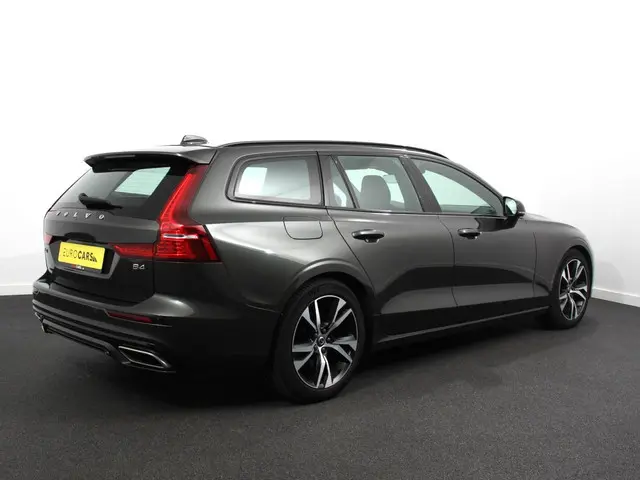 Volvo V60 2.0 B4 R-Design 2022 Benzine 6