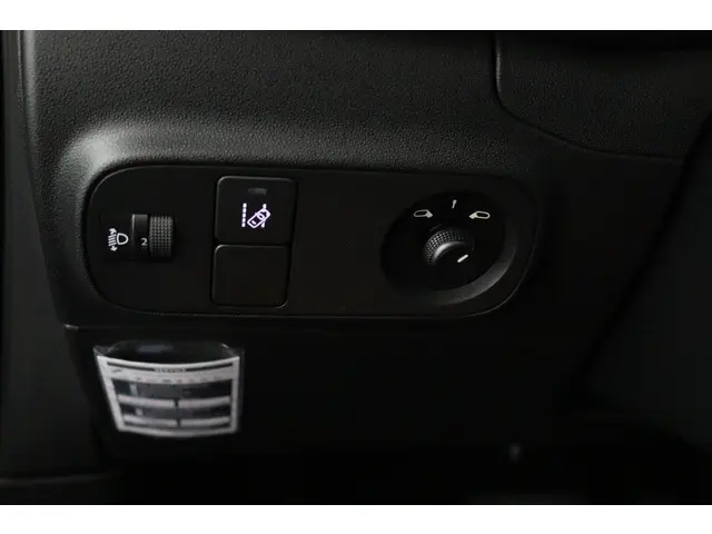 Citroën C3 1.2 PureTech S&S Shine zwart 2017 Benzine 32