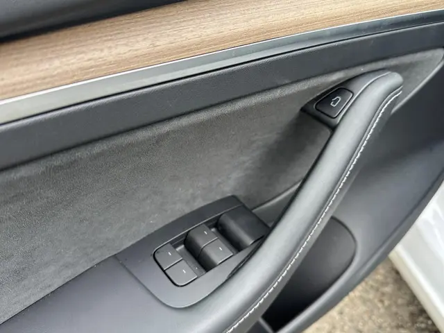 Tesla Model 3 Standard RWD Plus 60 kWh 2023 Elektrisch 15