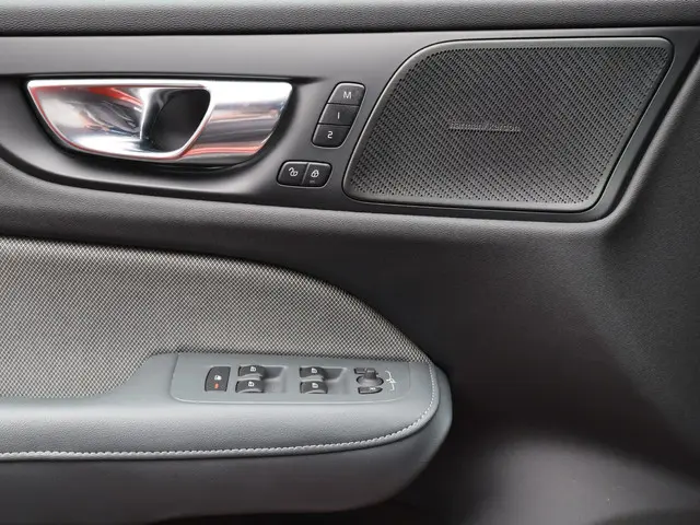Volvo S60 2.0 B3 R-Design 2020 Benzine 19