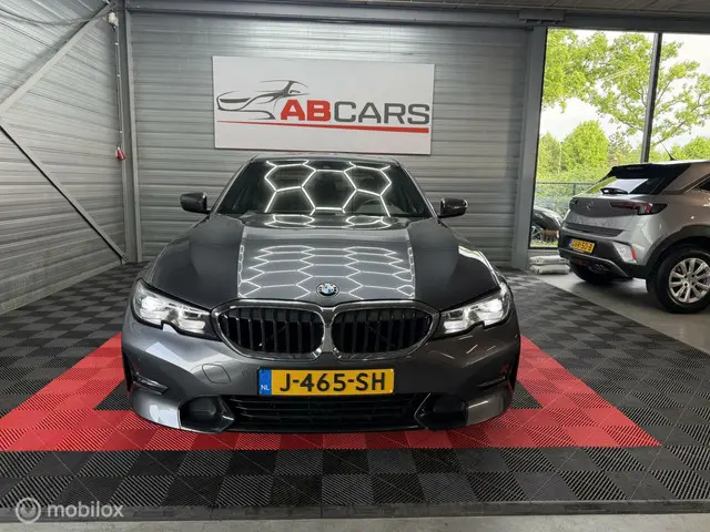 BMW 3 Serie 318i Executive Sport Edition 2020 Benzine 2