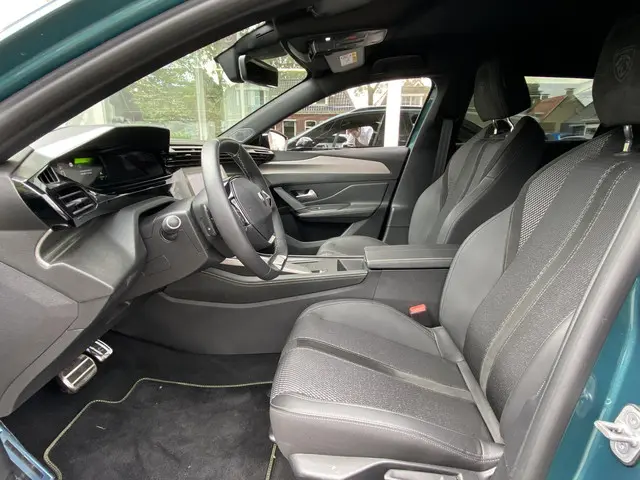 Peugeot 308 SW 1.2T 130pk Automaat GT 2024 Benzine 27