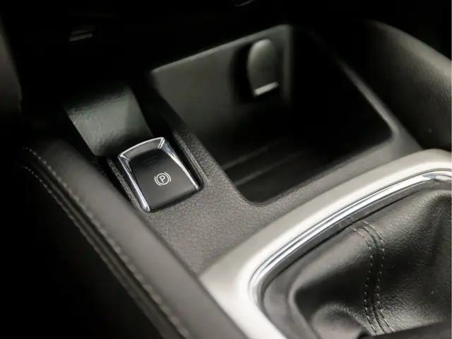 Nissan QASHQAI 1.2 Luxury Sport 2014 Benzine 25