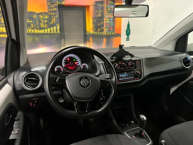 Volkswagen up! 1.0 BMT high up! Semi-Automaat! 2018 Benzine 7