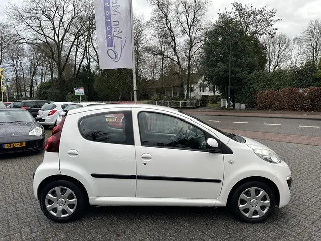 Peugeot 107 1.0 Active 5drs 2013 Benzine 5