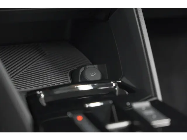 Citroën C4 Hybrid 136 e-DCS6 Max 2025 Hybride Benzine 45