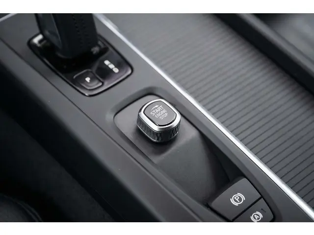 Volvo V60 2.0 B3 Momentum Advantage 2020 Benzine 29
