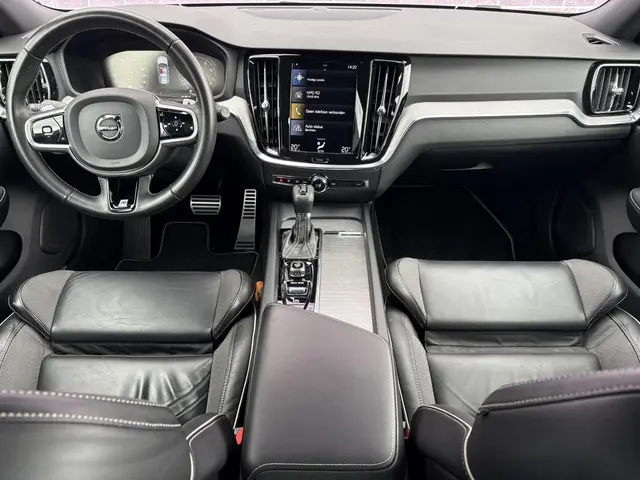 Volvo V60 2.0 T4 R-Design 2020 Benzine 4