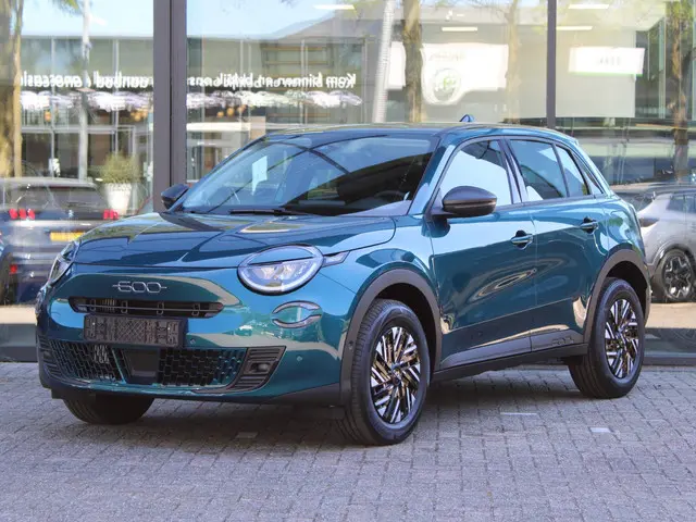 Fiat 600 1.2 Hybrid Urban 2025 Benzine 4