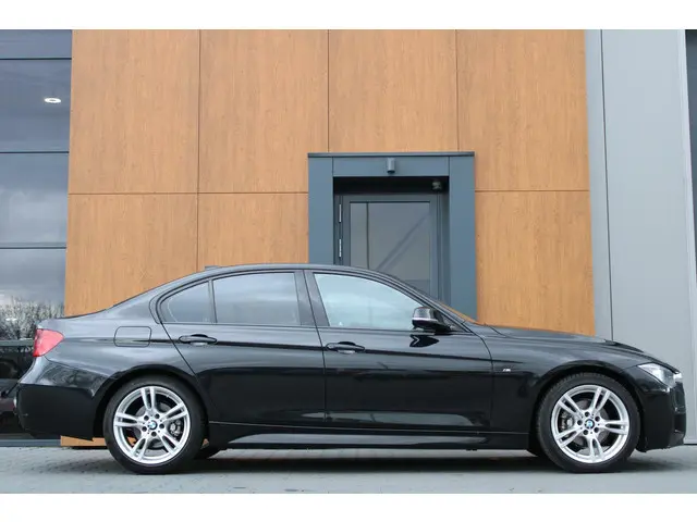 BMW 3 Serie 316i M-Sport | Xenon | Navi prof. 2015 Benzine 14