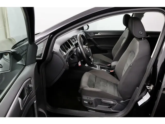 Volkswagen Golf 1.0 TSI Highline zwart 2017 Benzine 12