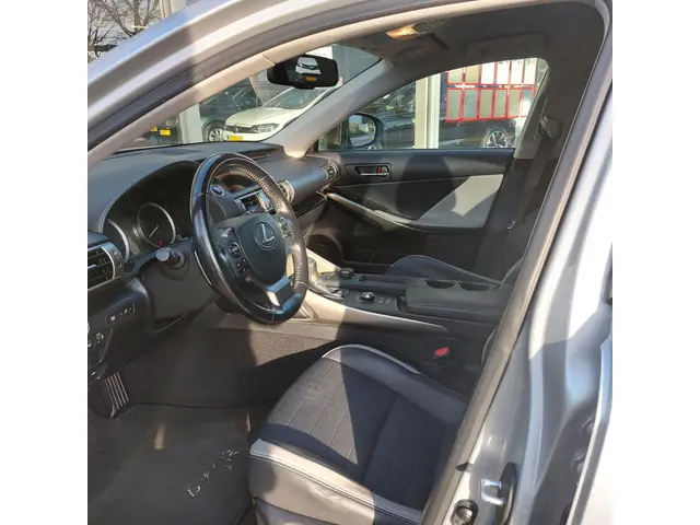 Lexus IS 300h Sport Edition 2016 Hybride Benzine 8